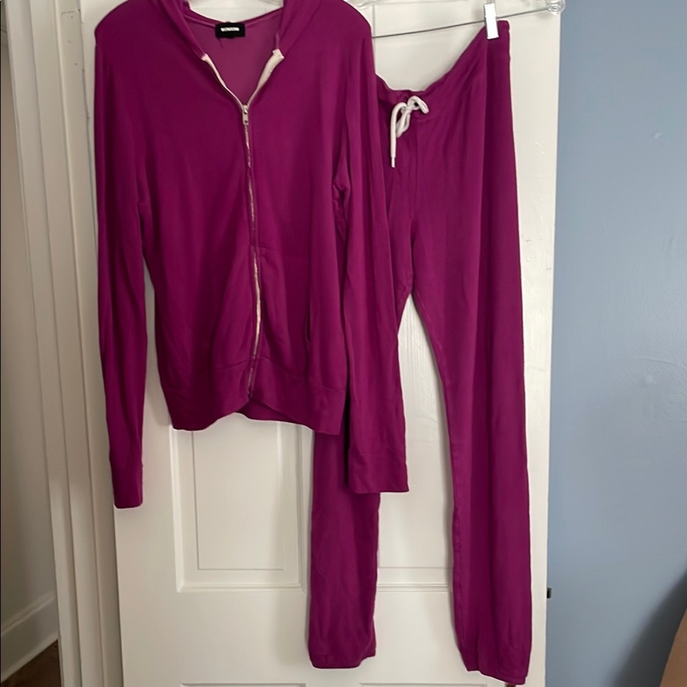 Super feminine and upscale fitness lounge Monroe zip hoodie and jogger Set M 💕
